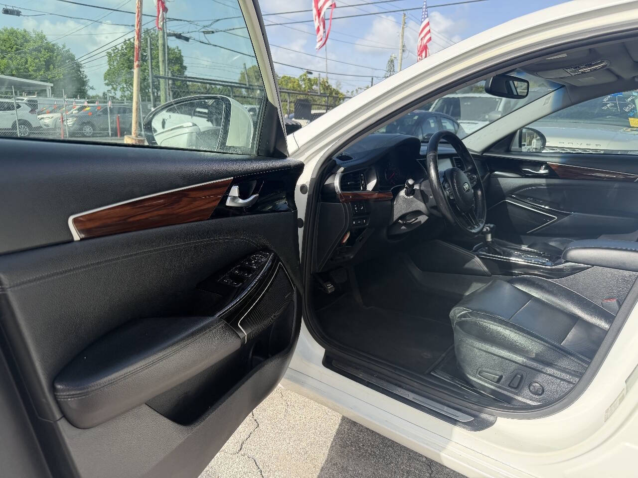 Used 2017 Kia Cadenza Premium FWD image 9