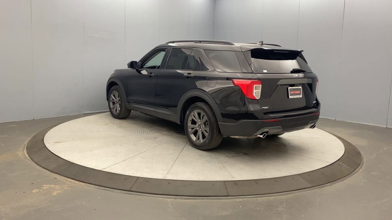 Used 2021 Ford Explorer XLT w/ Equipment Group 202A AWD/4WD image 3