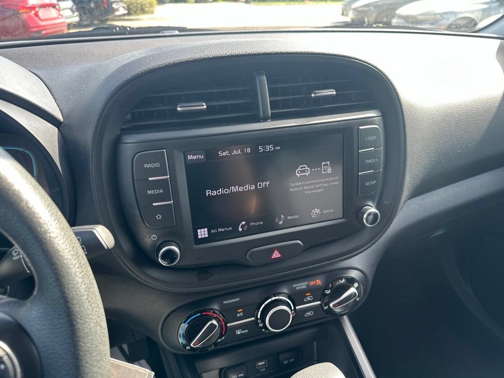 Used 2025 Kia Soul LX w/ LX Technology Package FWD image 14