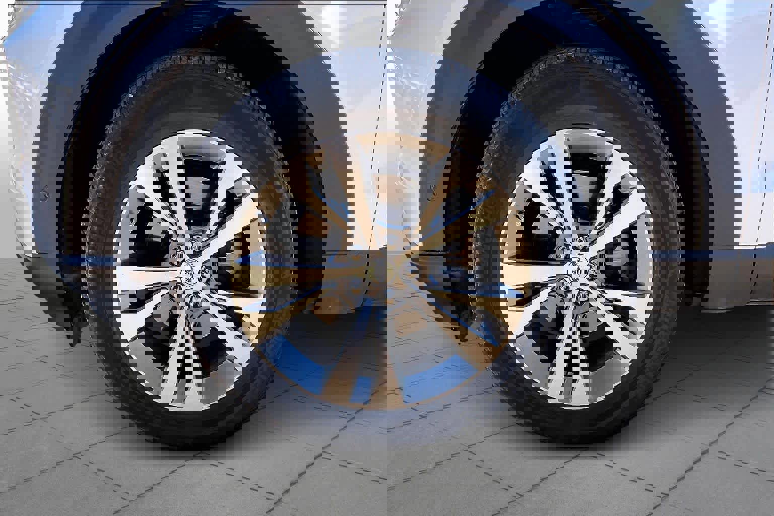 Used 2020 Ford Explorer Platinum w/ Premium Technology Package image 17