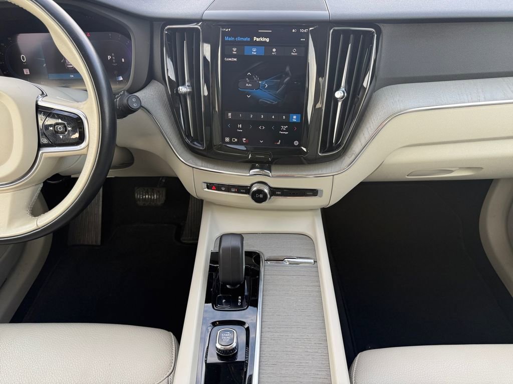 Used 2024 Volvo XC60 B5 Plus image 11