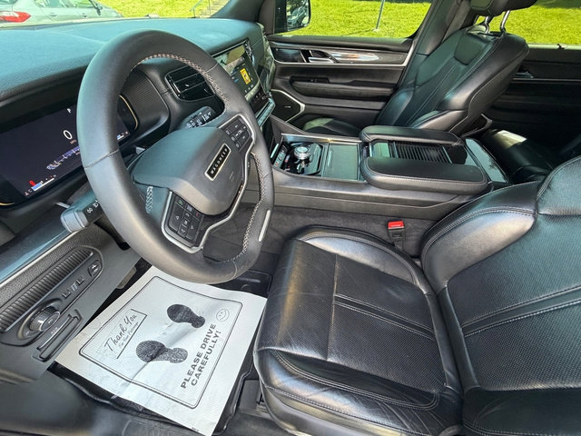 Used 2023 Jeep Wagoneer 4WD w/ Premium Group I image 8