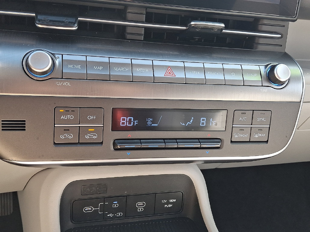 Certified 2024 Hyundai Kona SEL AWD/4WD image 16