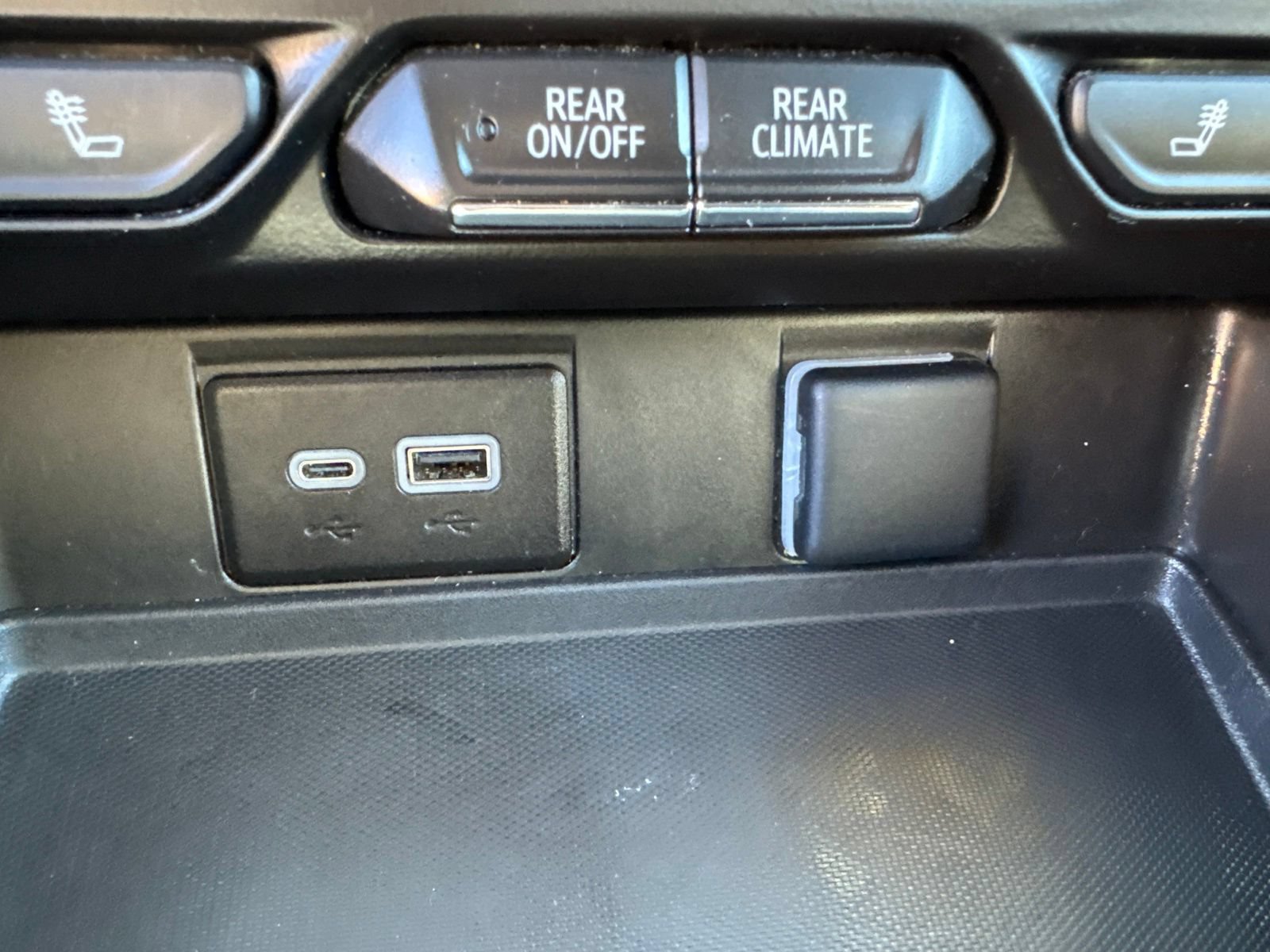 Used 2024 Chevrolet Tahoe LT AWD/4WD image 32