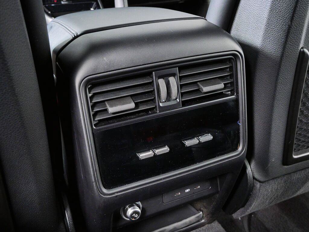 Certified 2025 Porsche Cayenne GTS AWD/4WD image 26