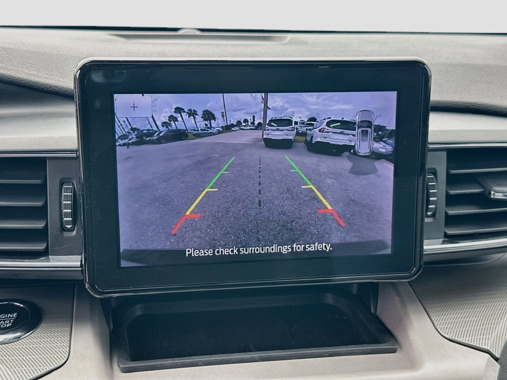 Used 2023 Ford Explorer XLT w/ Equipment Group 202A AWD/4WD image 13