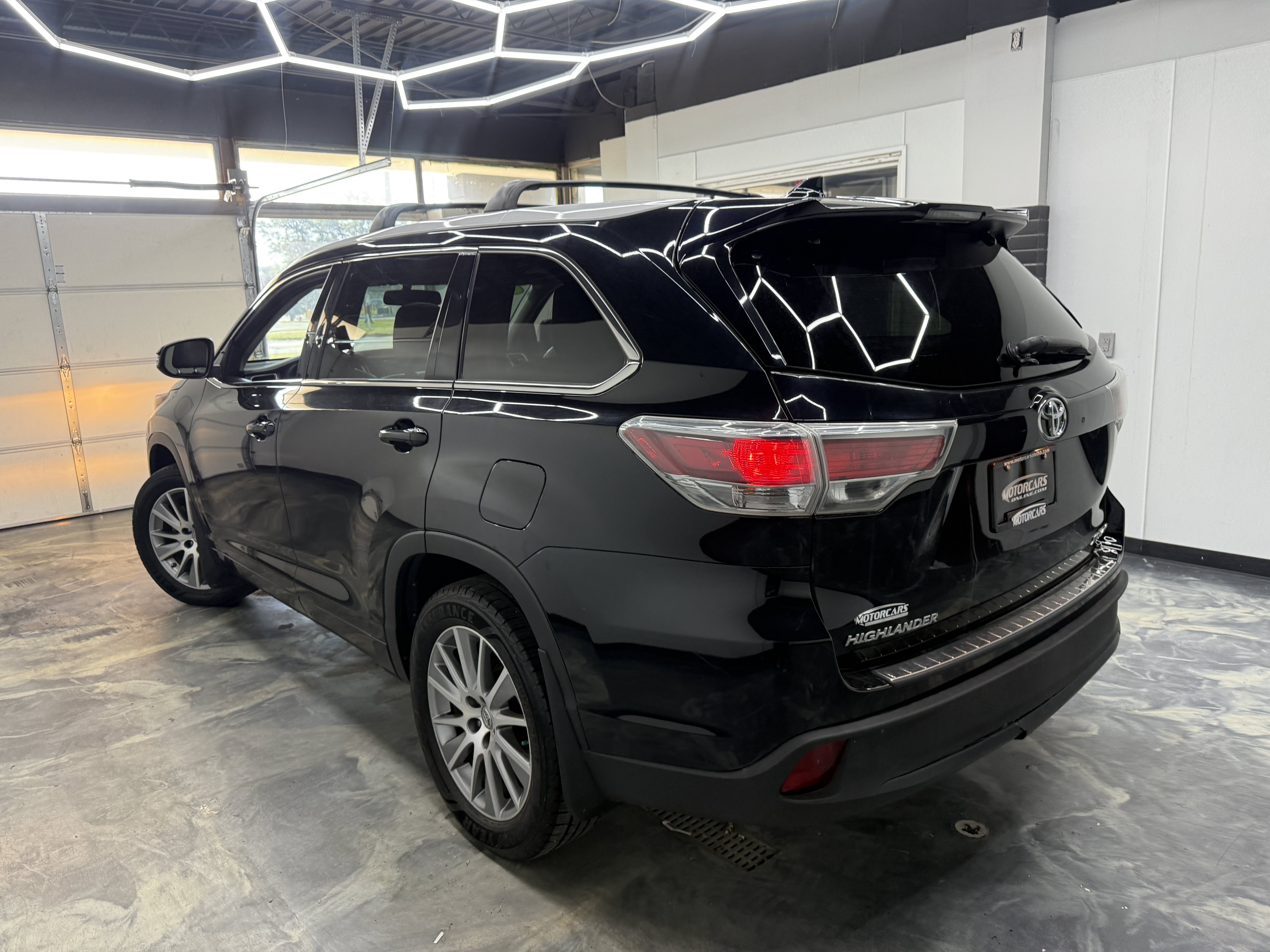 Used 2015 Toyota Highlander XLE AWD/4WD image 3