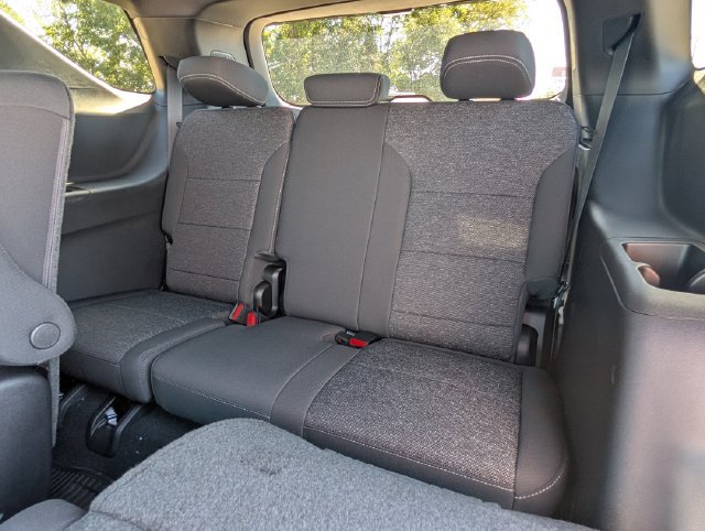 New 2027 Chevrolet Traverse LT w/ Sun and Wheel Package FWD image 8