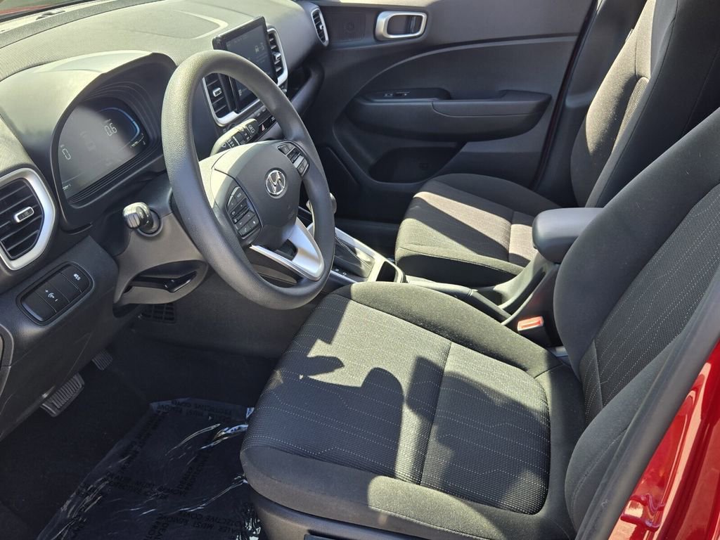 Certified 2025 Hyundai Venue SE FWD image 10