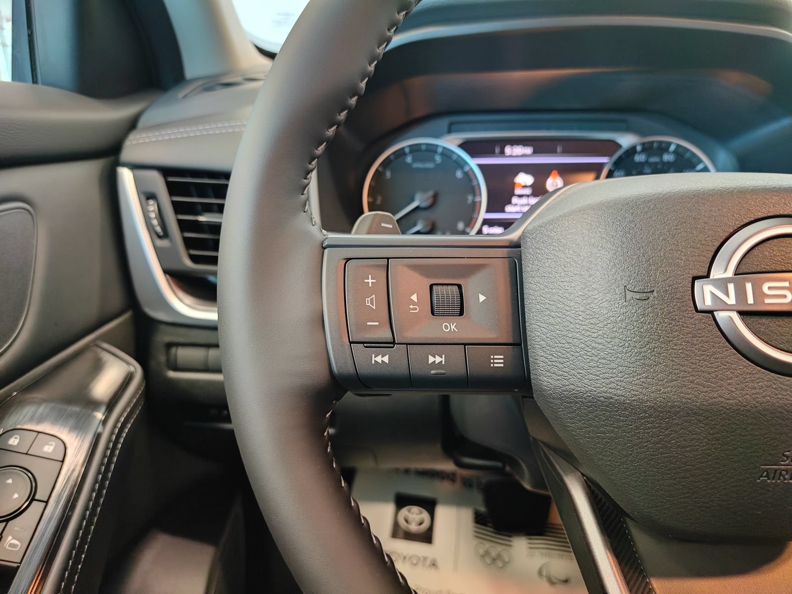 New 2026 Nissan Rogue SV AWD/4WD image 18