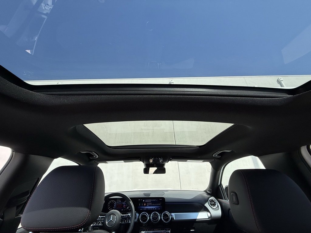 Used 2024 Mercedes-Benz GLB 250 image 7