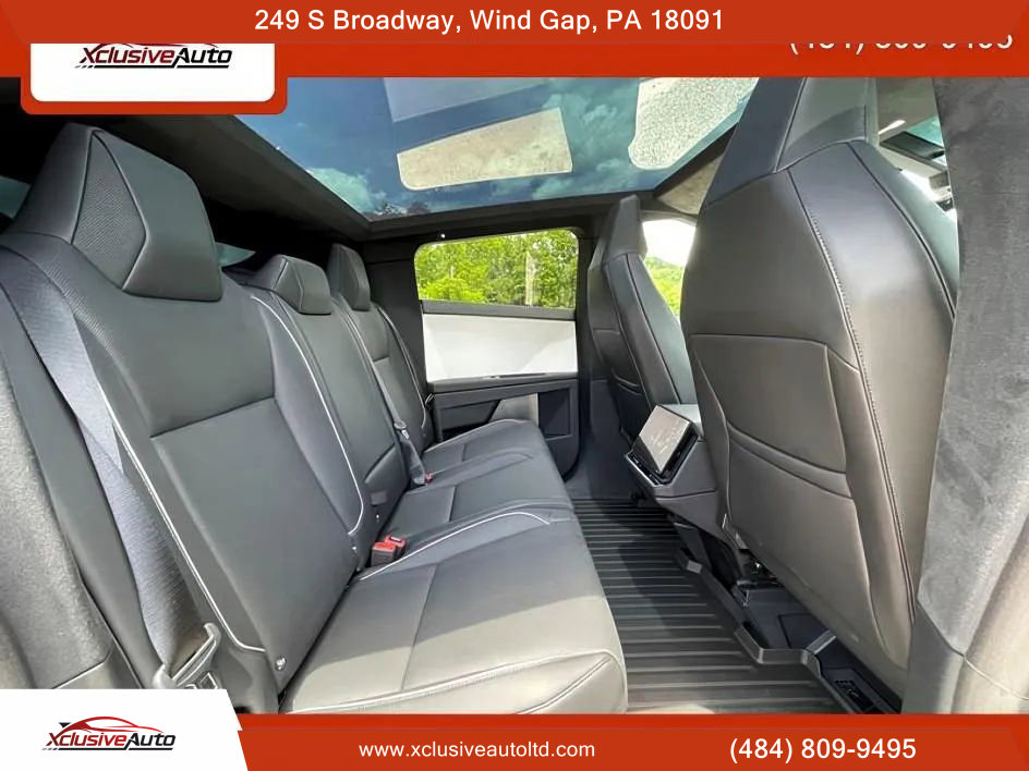 Used 2024 Tesla Cybertruck AWD Crew Cab image 19