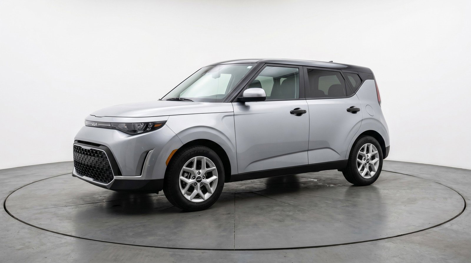 Used 2025 Kia Soul LX w/ LX Technology Package FWD image 3