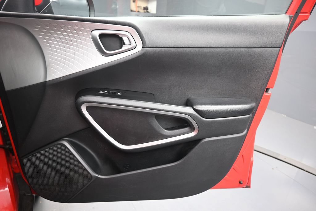 Used 2020 Kia Soul LX FWD image 28