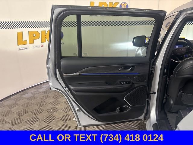 Used 2023 Jeep Grand Cherokee L Overland AWD/4WD image 26