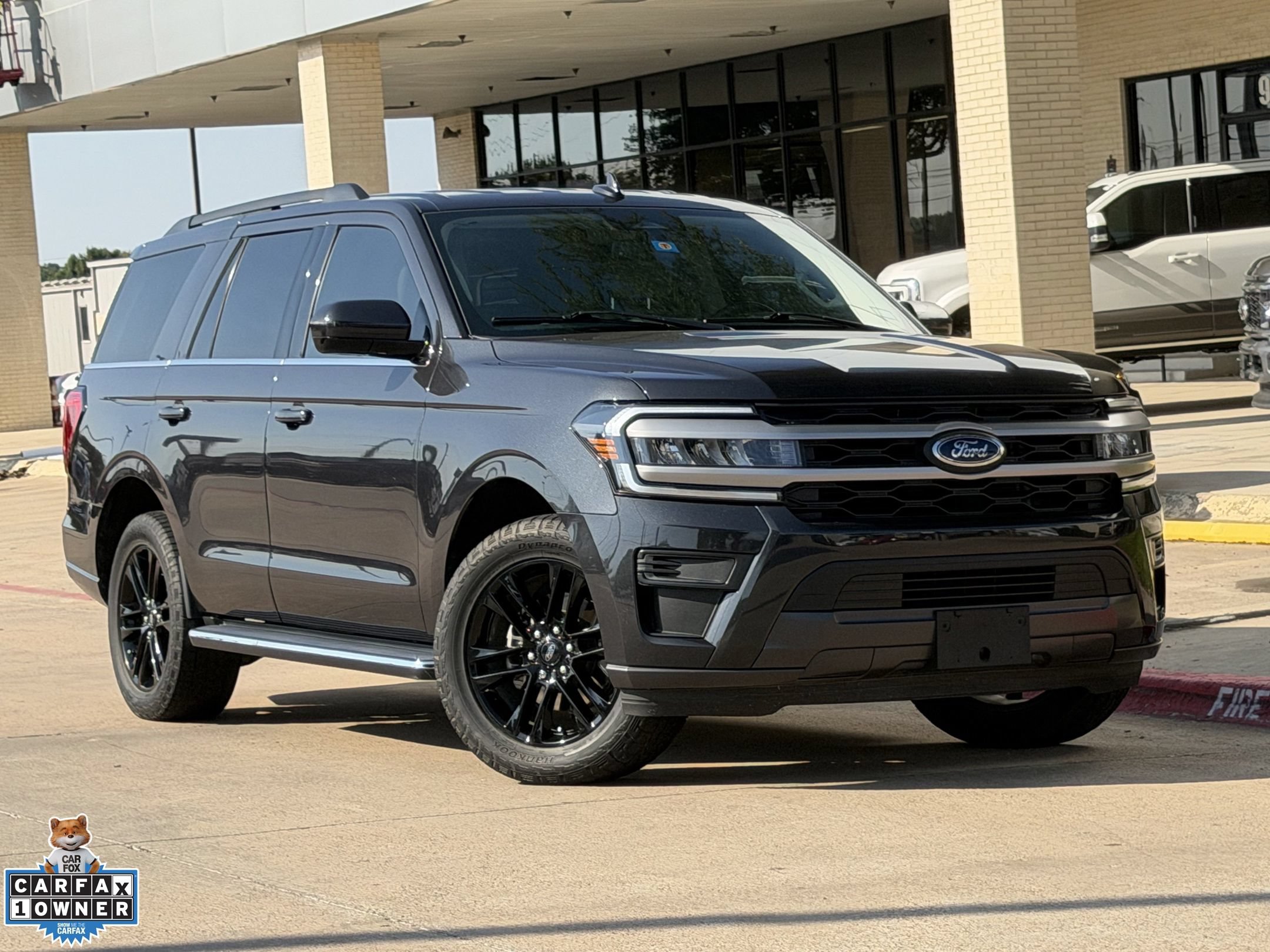 Used 2023 Ford Expedition XLT RWD image 2