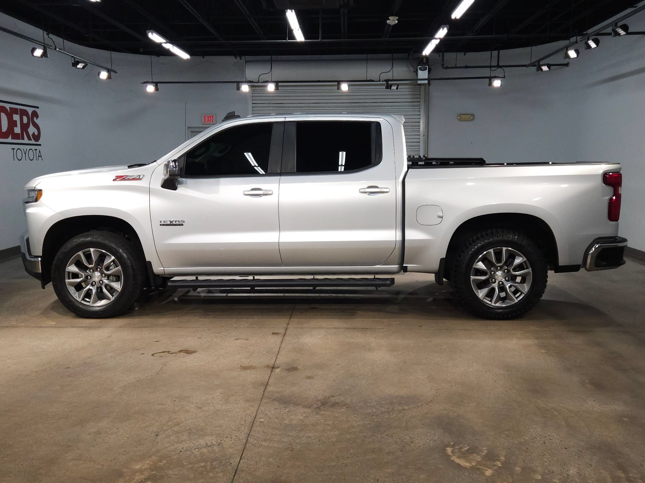Used 2022 Chevrolet Silverado 1500 LT AWD/4WD image 4