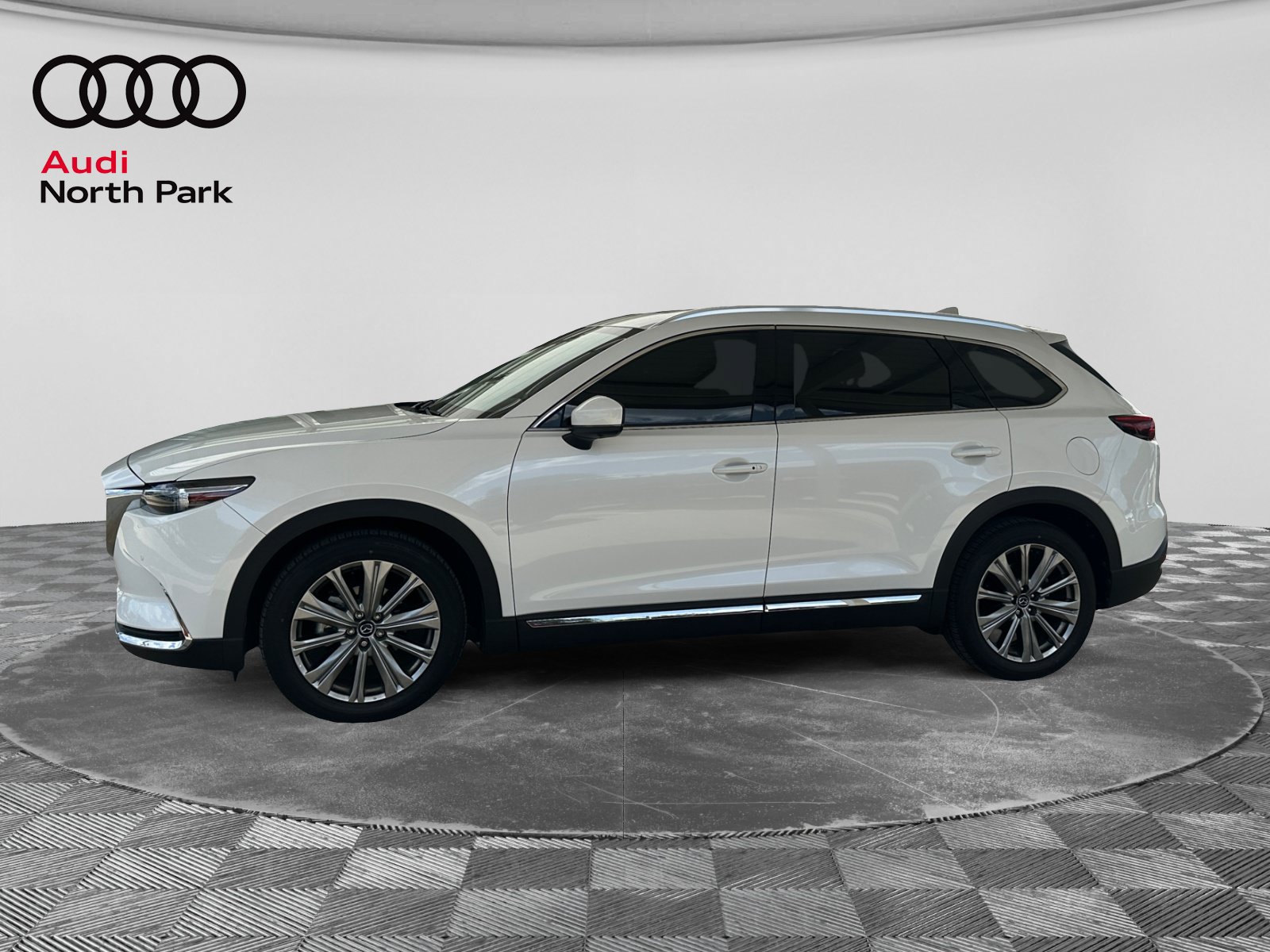 Used 2023 MAZDA CX-9 Signature AWD/4WD image 2