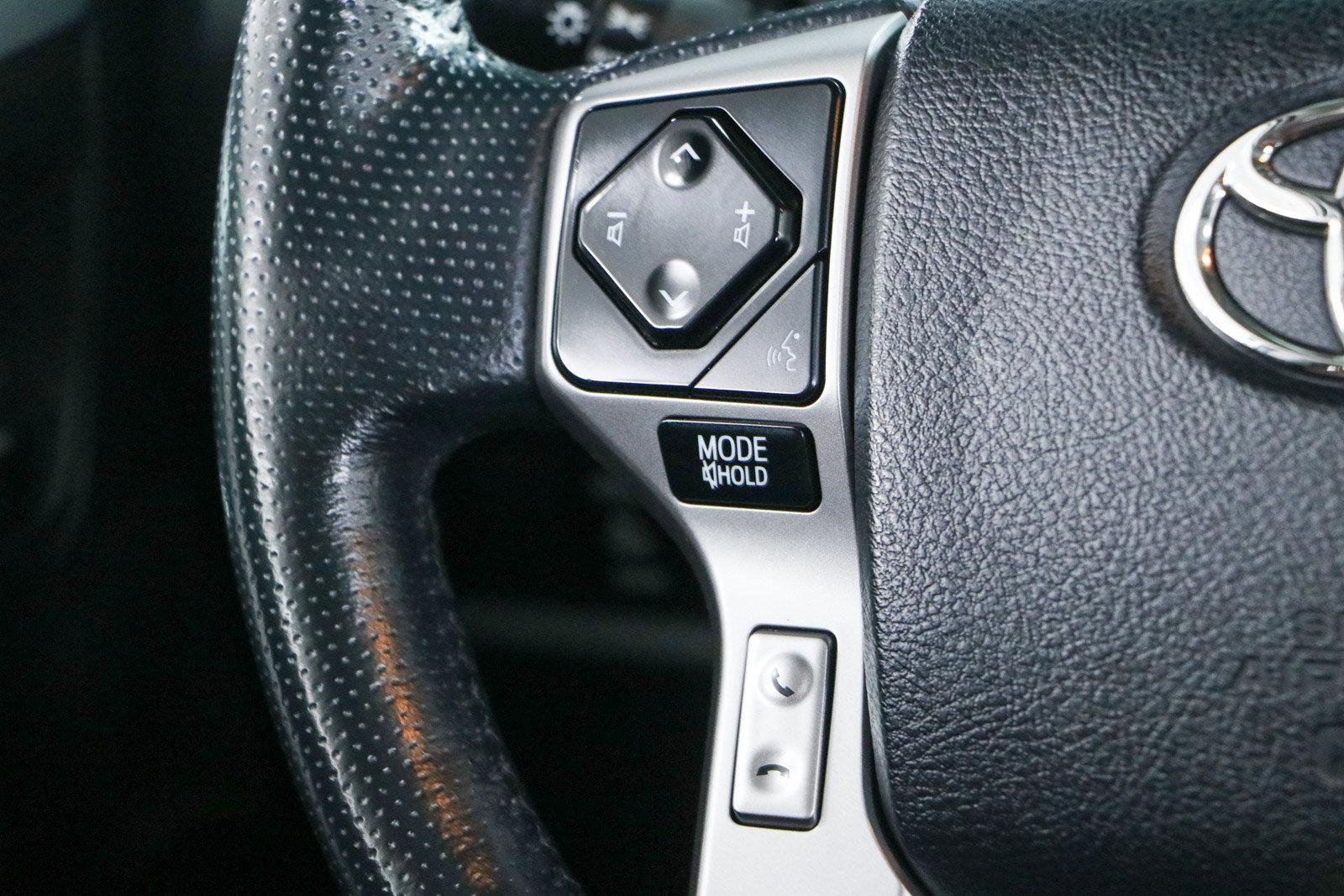 Used 2023 Toyota 4Runner Limited AWD/4WD image 13