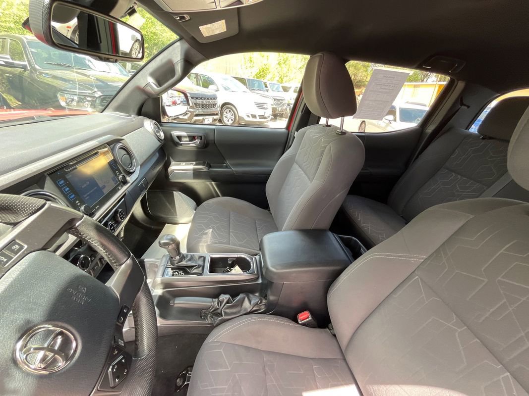 Used 2018 Toyota Tacoma TRD Sport w/ Technology Package AWD/4WD image 10