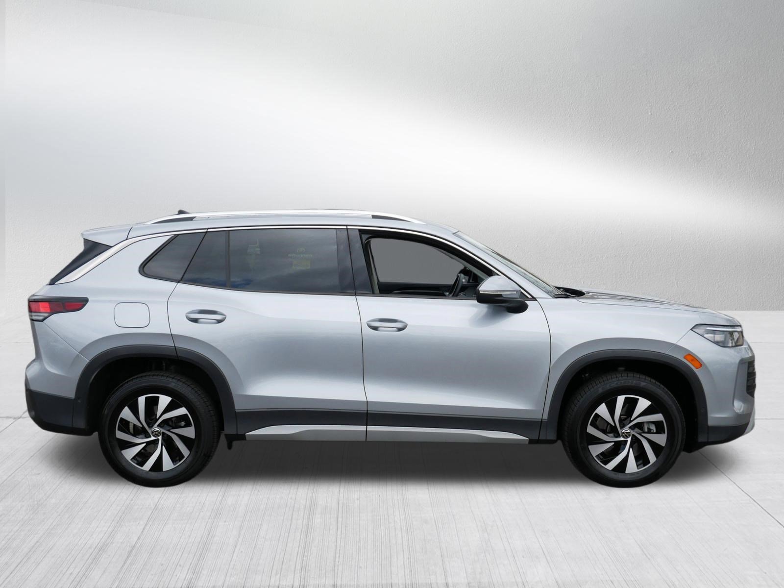 Certified 2025 Volkswagen Tiguan S AWD/4WD image 8