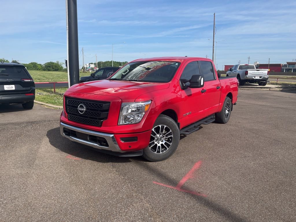 Used 2023 Nissan Titan SV w/ SV Convenience Package RWD image 3