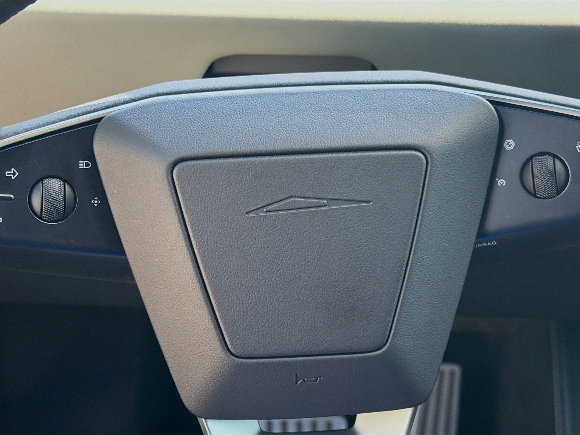 Used 2025 Tesla Cybertruck AWD Crew Cab image 9