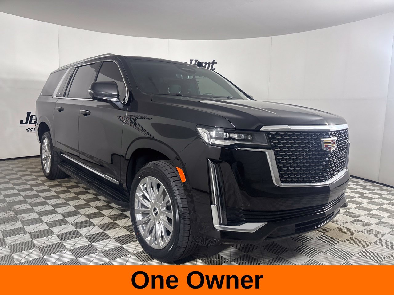 Used 2024 Cadillac Escalade ESV Premium Luxury AWD/4WD image 4