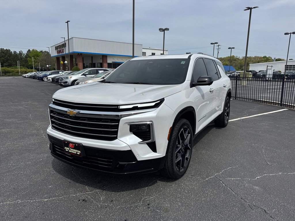 Used 2025 Chevrolet Traverse High Country image 2