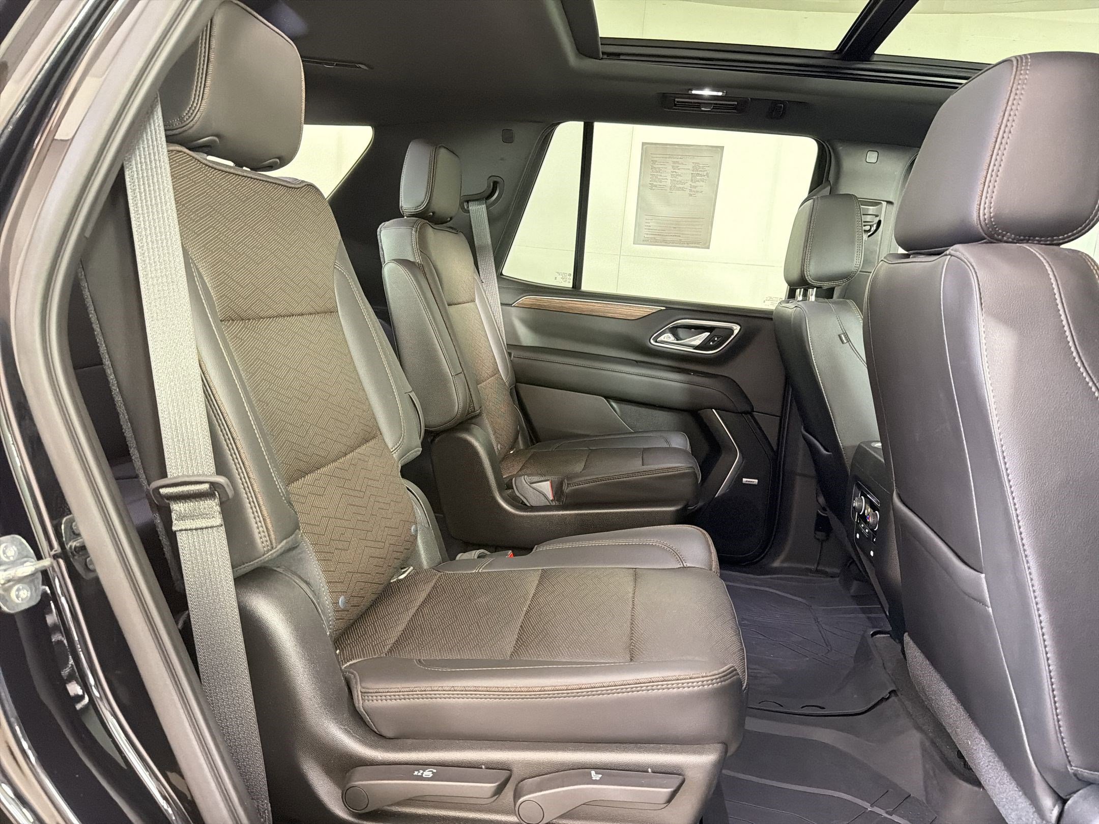 Used 2021 Chevrolet Tahoe High Country w/ Premium Package AWD/4WD image 29