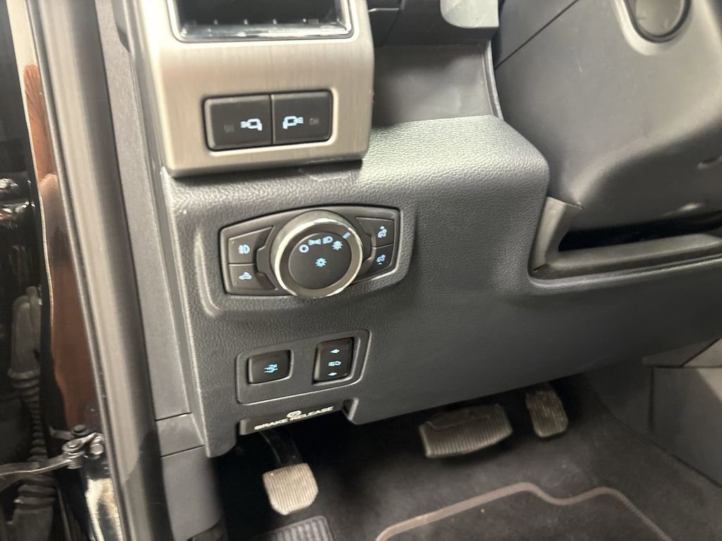 Used 2022 Ford F250 Platinum w/ FX4 Off-Road Package AWD/4WD image 18