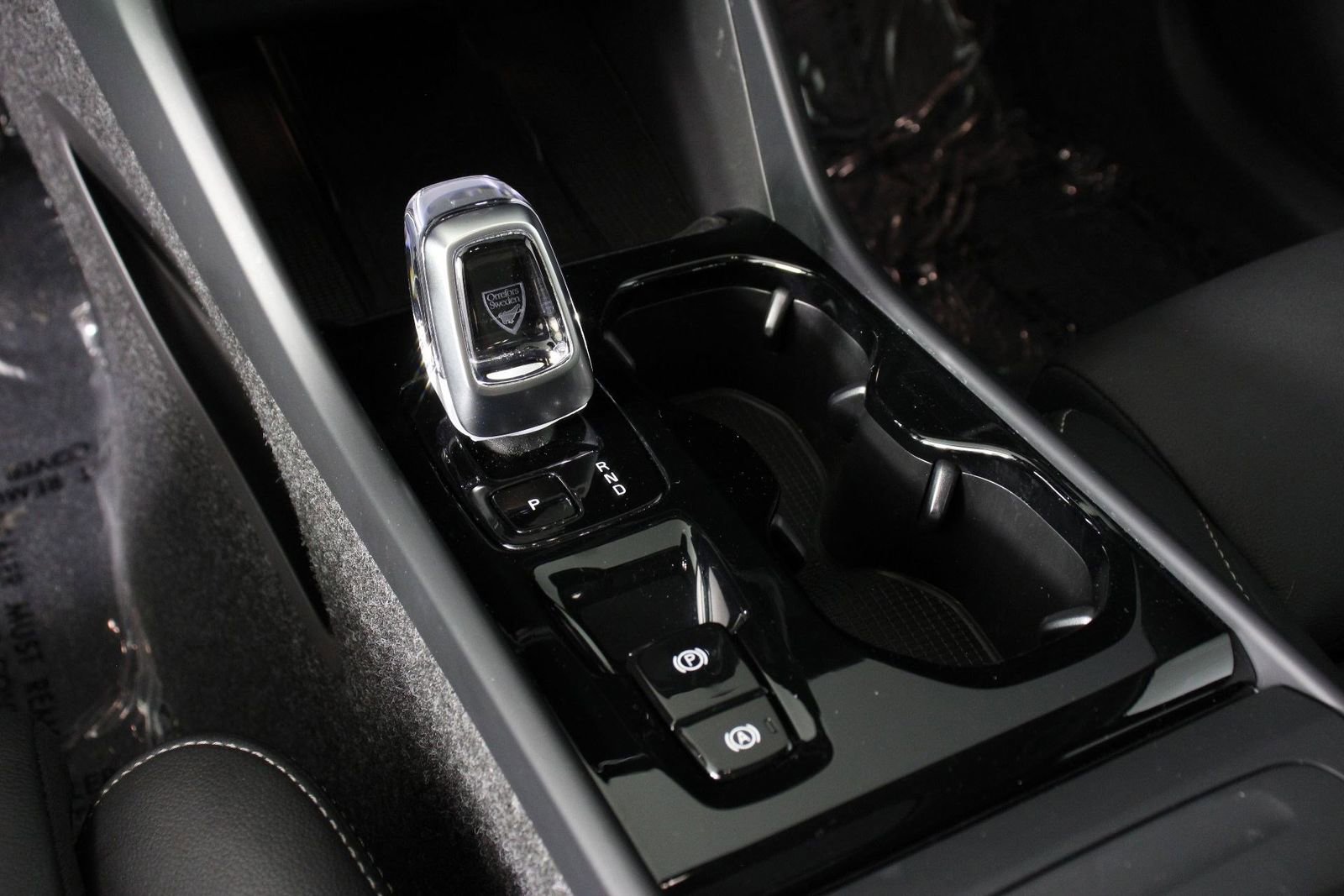 Certified 2025 Volvo XC40 B5 Plus AWD/4WD image 15