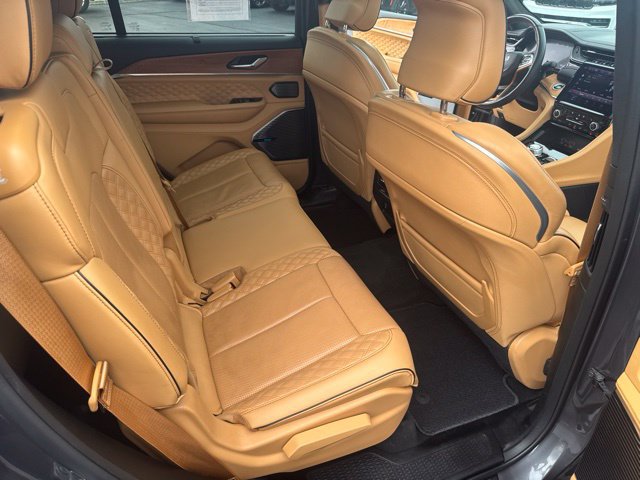 Used 2025 Jeep Grand Cherokee L Summit AWD/4WD image 25