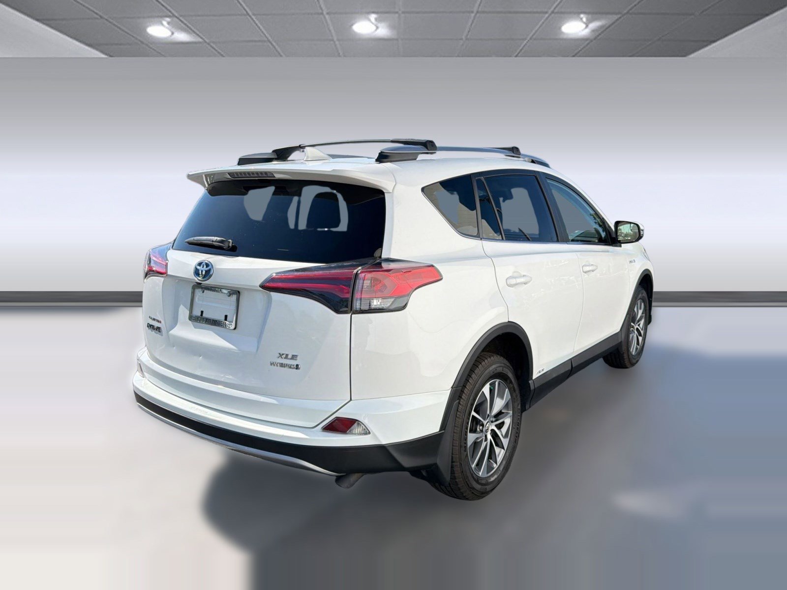 Used 2018 Toyota RAV4 XLE AWD/4WD image 9