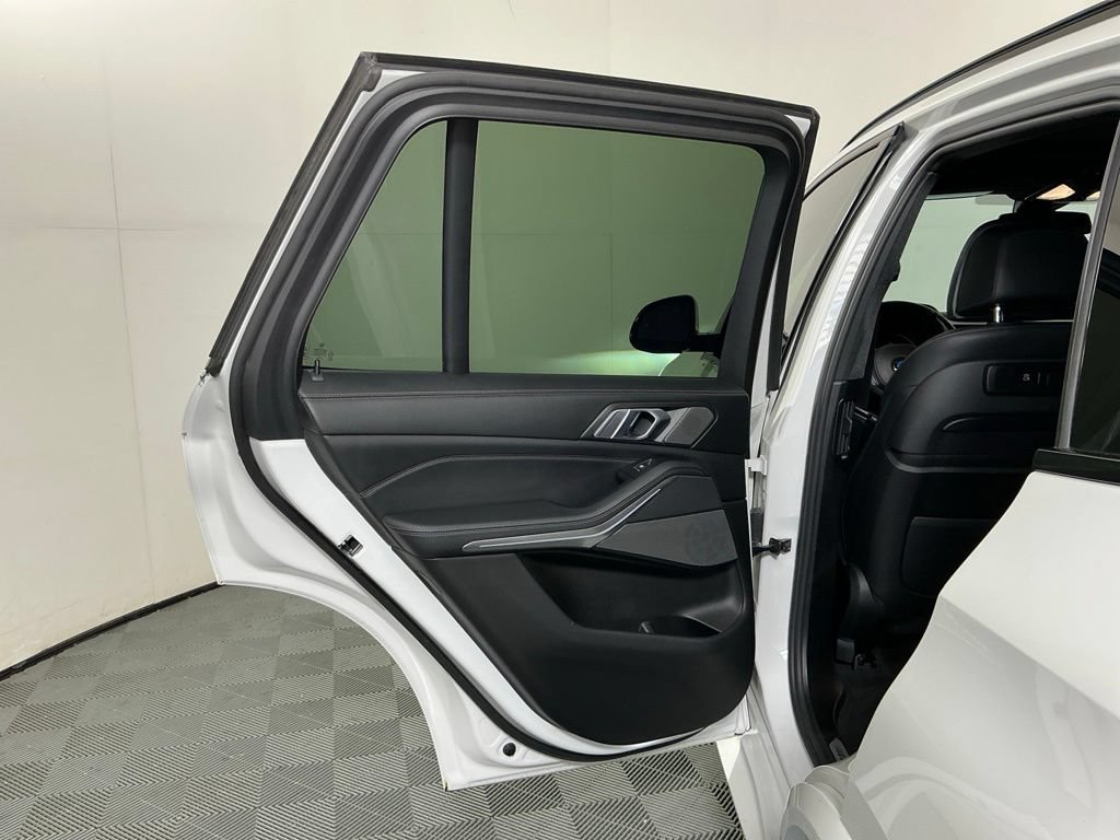 Used 2019 BMW X5 xDrive40i w/ M Sport Package AWD/4WD image 24