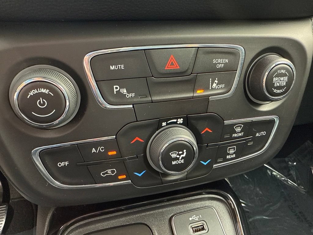 Used 2020 Jeep Compass Limited w/ Advanced Safety Group AWD/4WD image 33