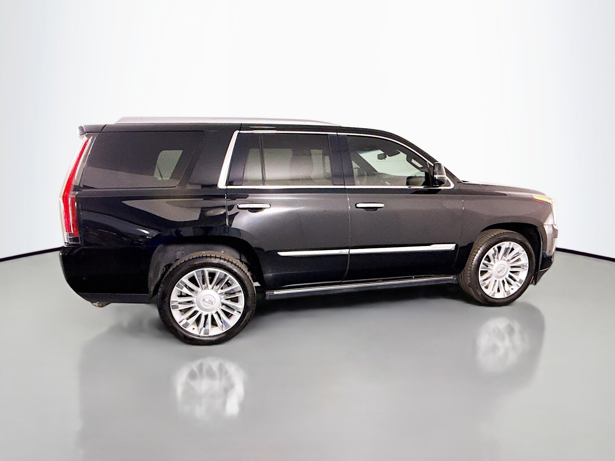 Used 2020 Cadillac Escalade Platinum image 11