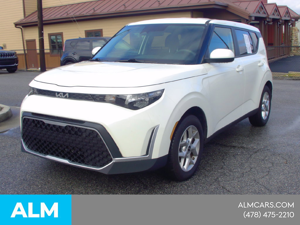 Used 2025 Kia Soul LX w/ LX Technology Package FWD image 2