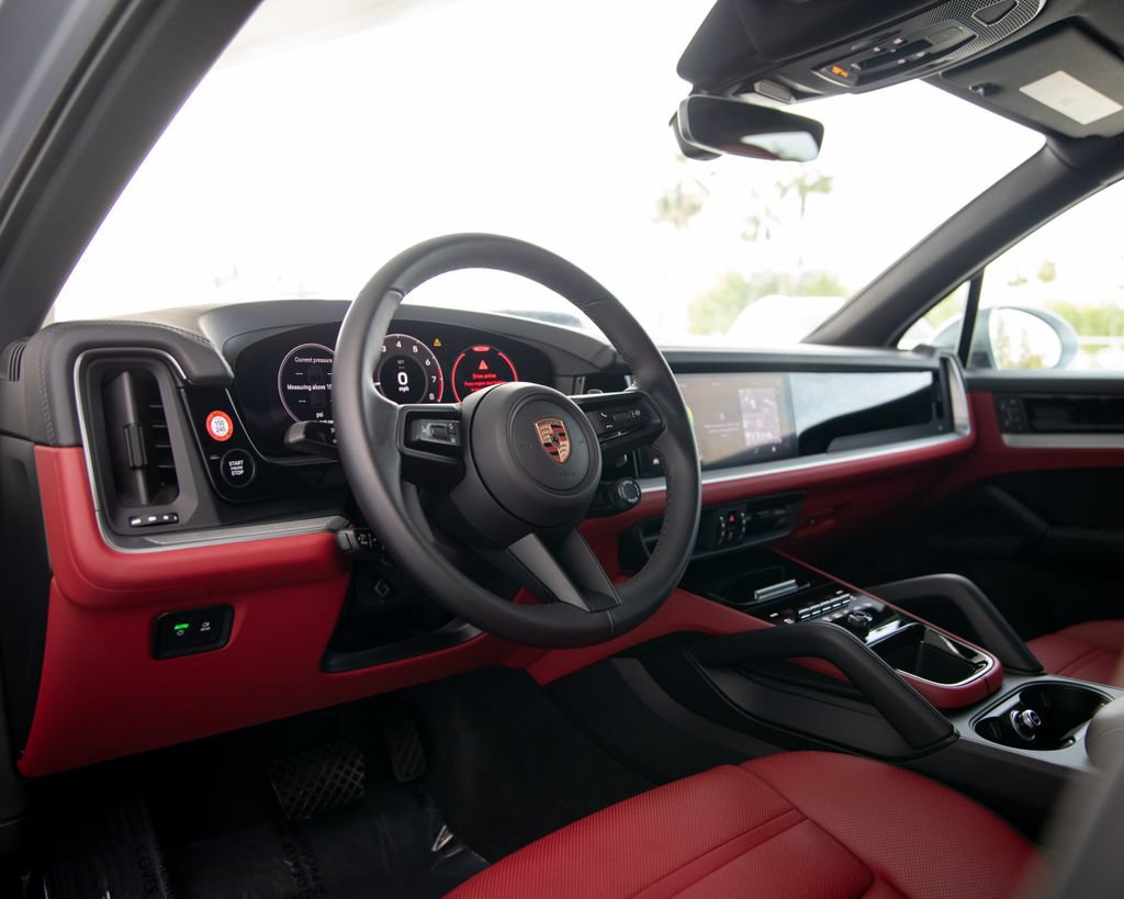 Certified 2026 Porsche Cayenne AWD/4WD image 4