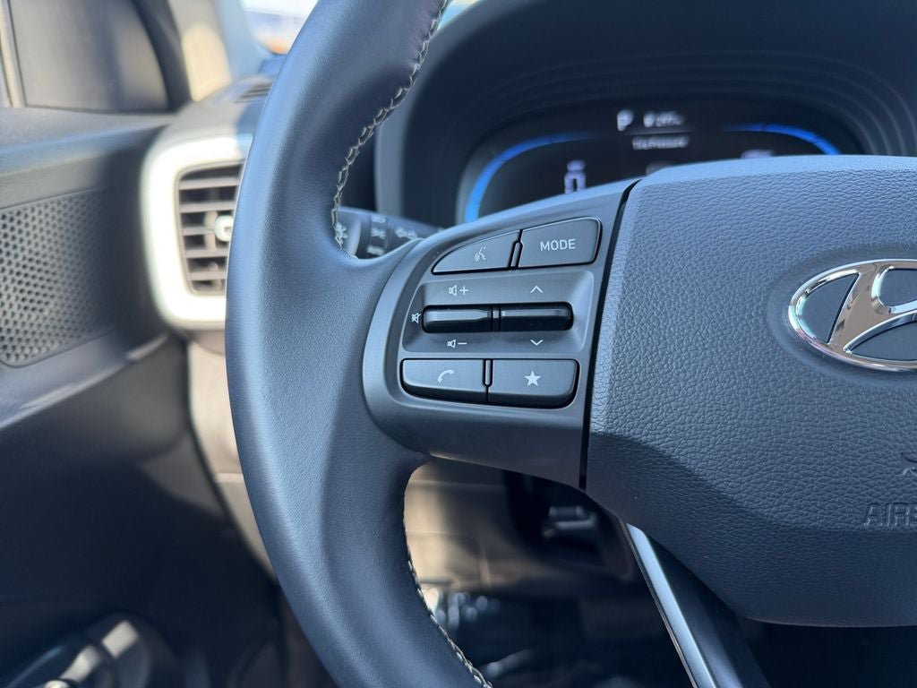 Certified 2025 Hyundai Venue Limited FWD image 15