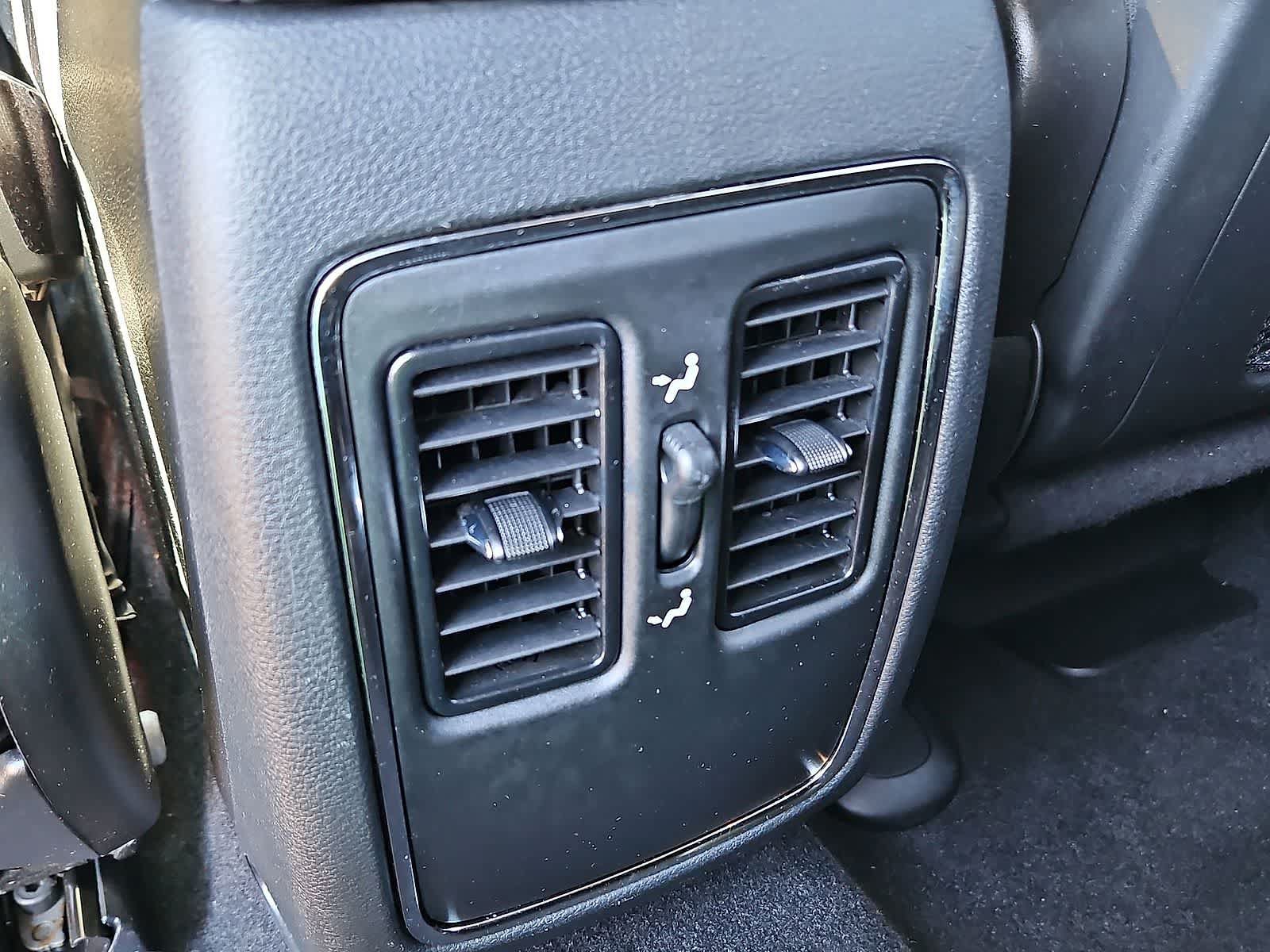 Used 2020 Jeep Grand Cherokee Laredo AWD/4WD image 28