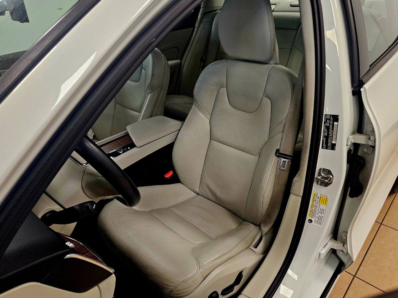 Used 2021 Volvo S60 T5 Momentum w/ Climate Package image 8