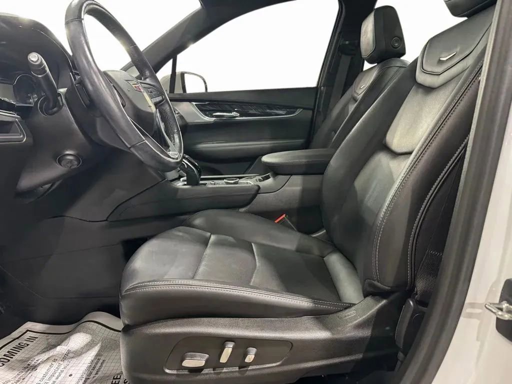 Used 2023 Cadillac XT6 Premium Luxury image 11