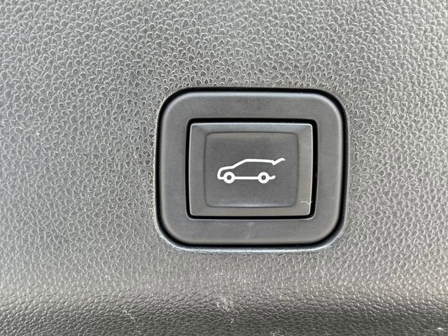 Used 2024 Cadillac Escalade Premium Luxury w/ Performance Package AWD/4WD image 28