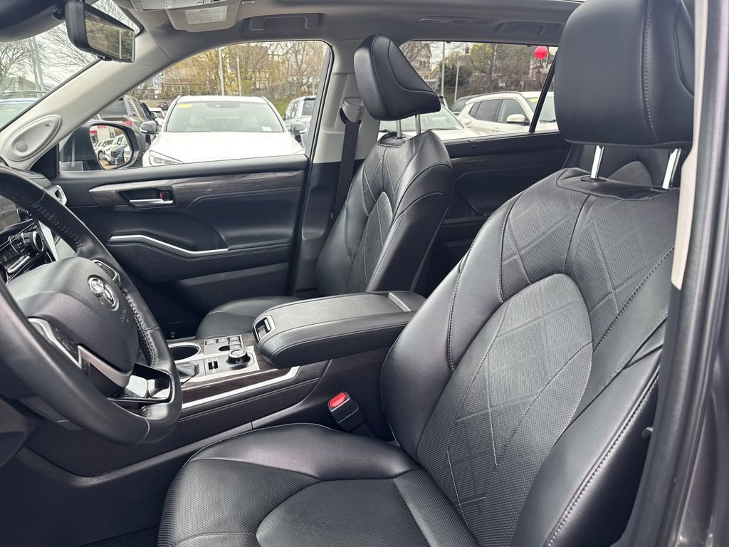 Used 2023 Toyota Highlander Platinum AWD/4WD image 17