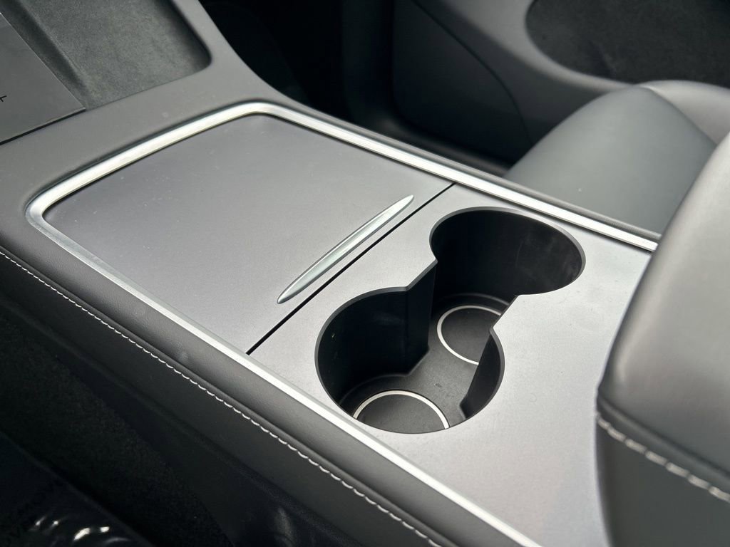 Used 2025 Tesla Model Y Long Range image 29