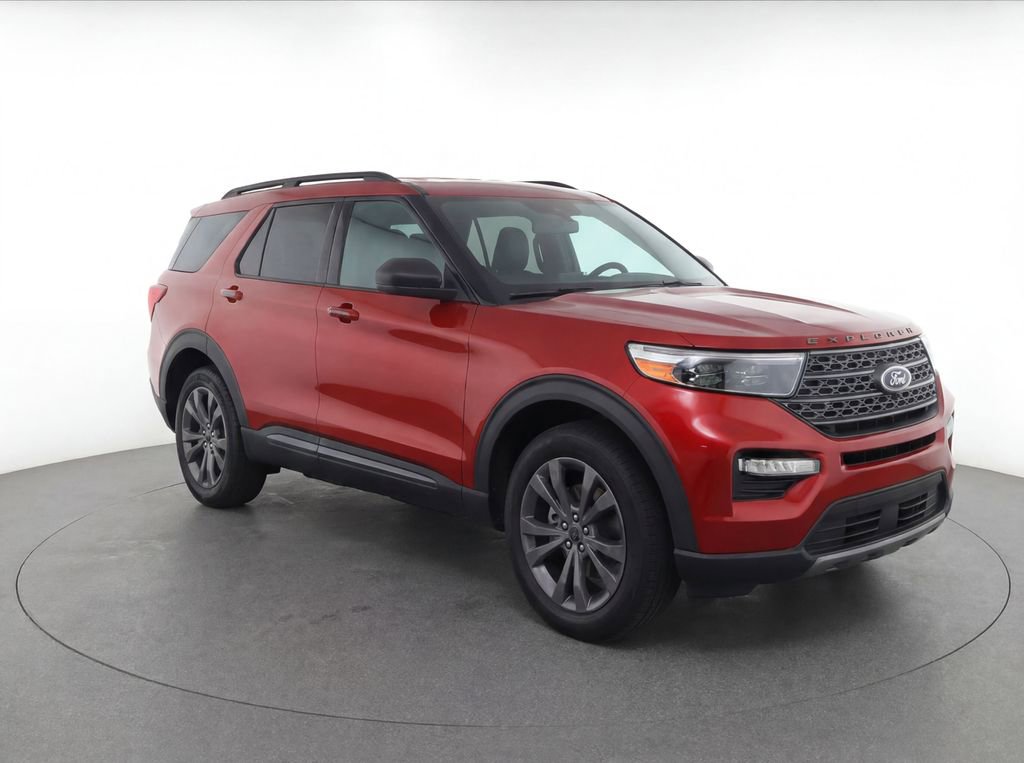 Used 2023 Ford Explorer XLT w/ Equipment Group 202A AWD/4WD image 2