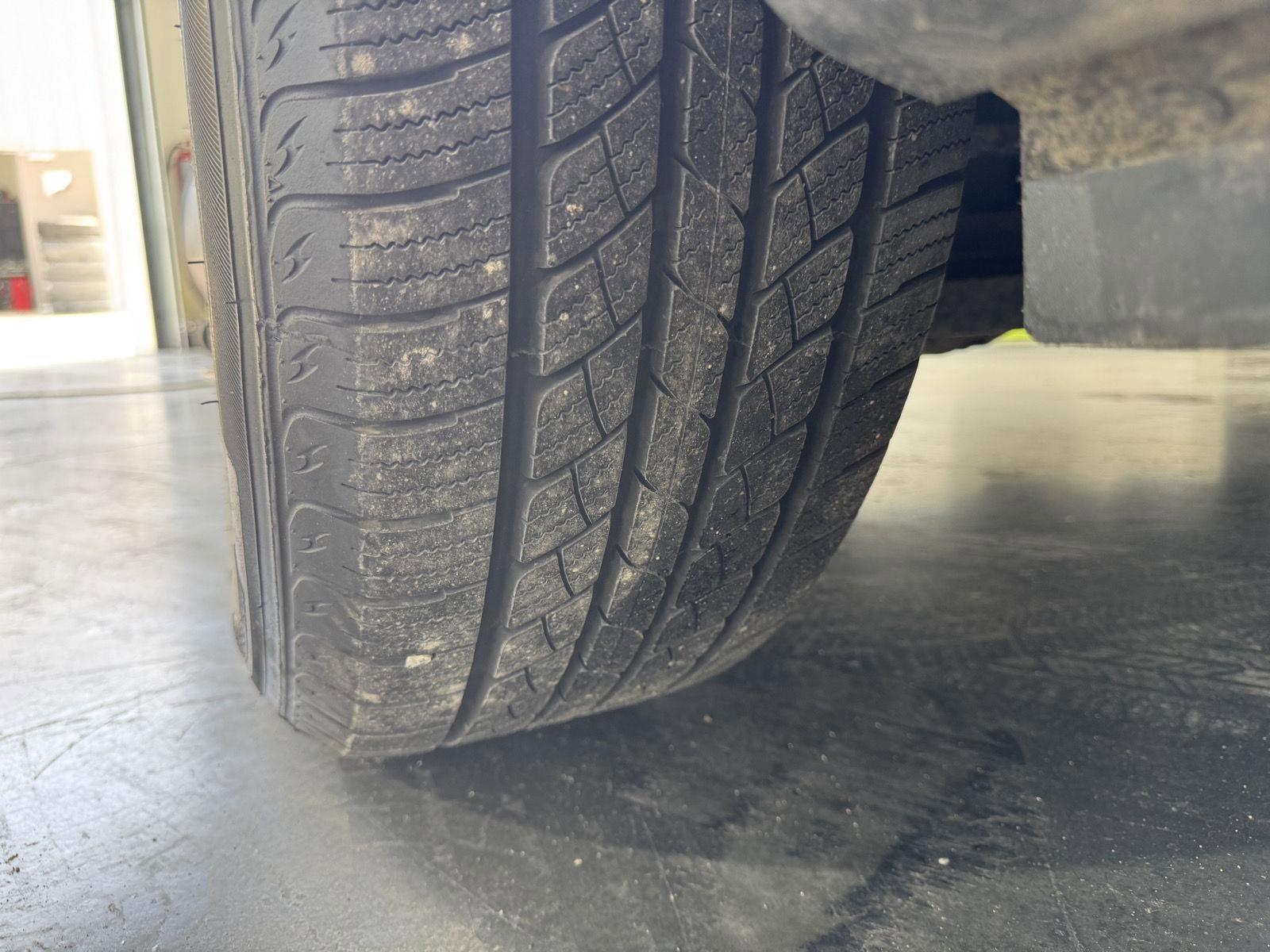 Certified 2017 Ford Explorer XLT w/ Equipment Group 202A FWD image 11