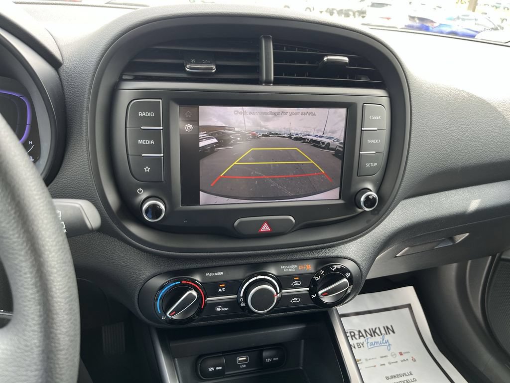 Certified 2025 Kia Soul LX w/ LX Technology Package FWD image 23