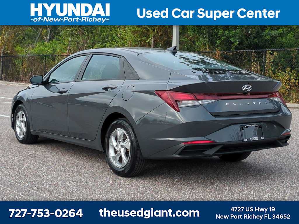Certified 2023 Hyundai Elantra SE FWD image 3